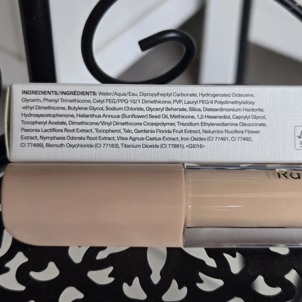 💜 Light-Medium Positive Light Under Eye Brightener- Rare Beauty by Selena Gomez